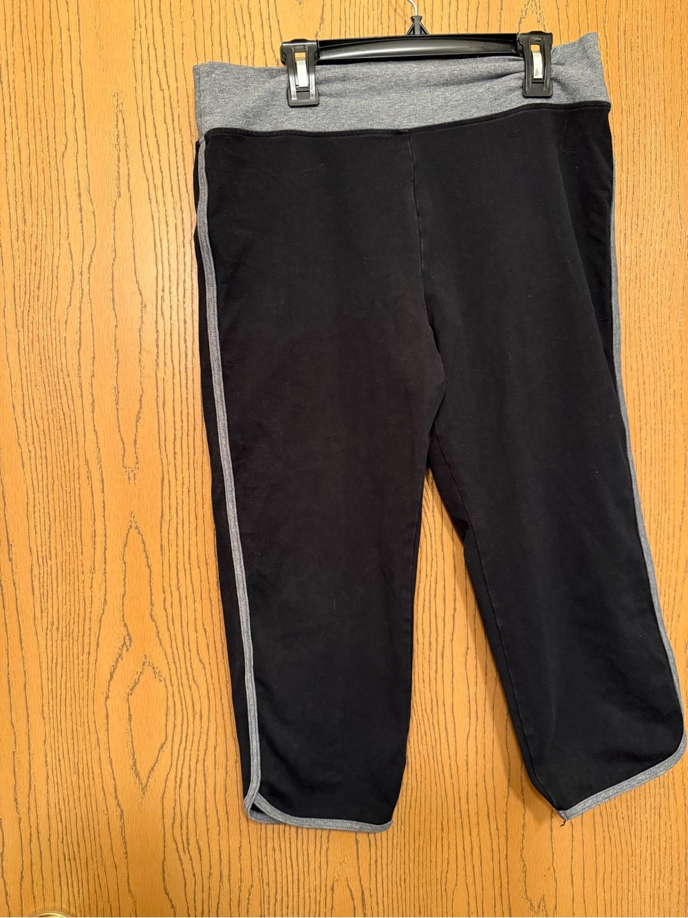 Capri leggings size XL black and gray stripes.